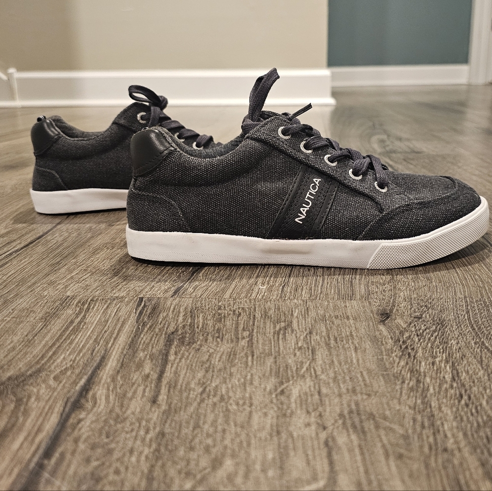 Nautica Youth Shoes Style Hull Gray, Size 4 Youth Great Condition Boys Sneakers - Picture 12 of 14